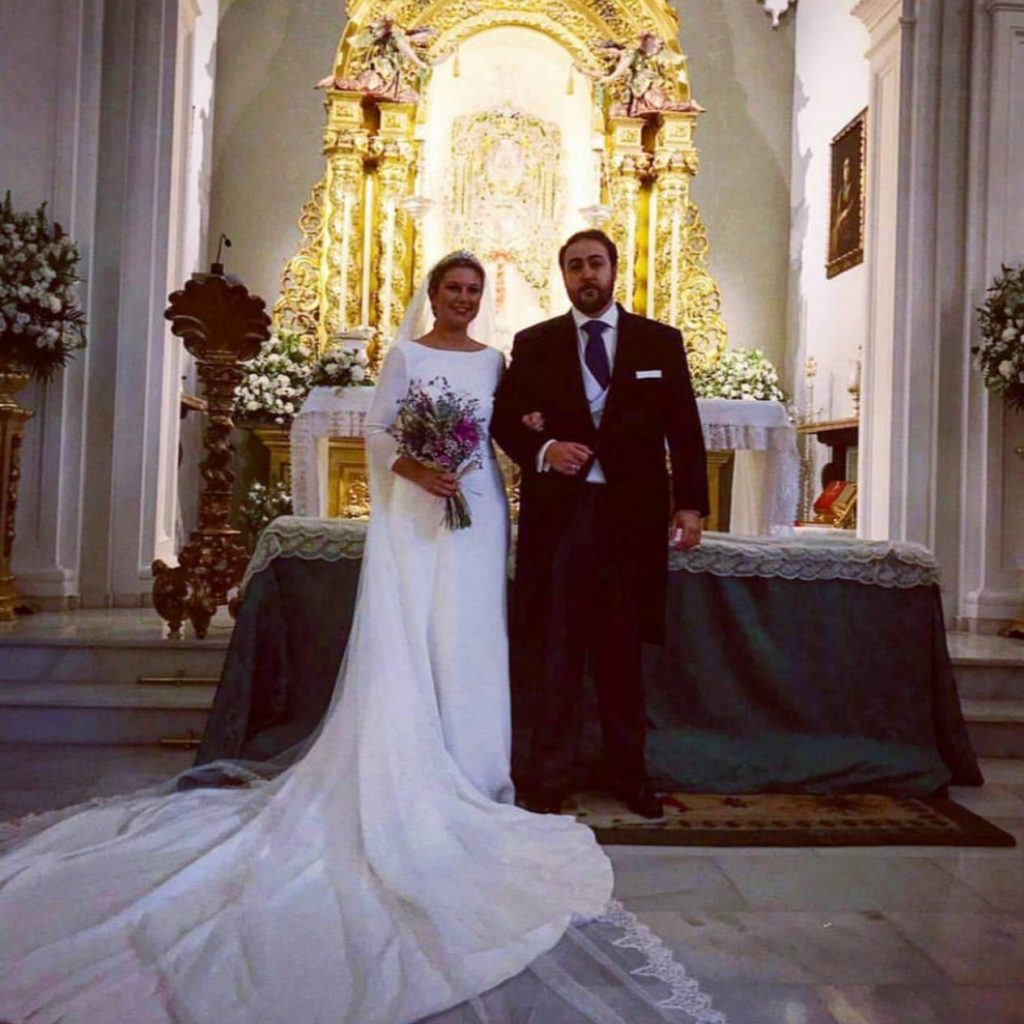 Novia en el Altar posado frontal