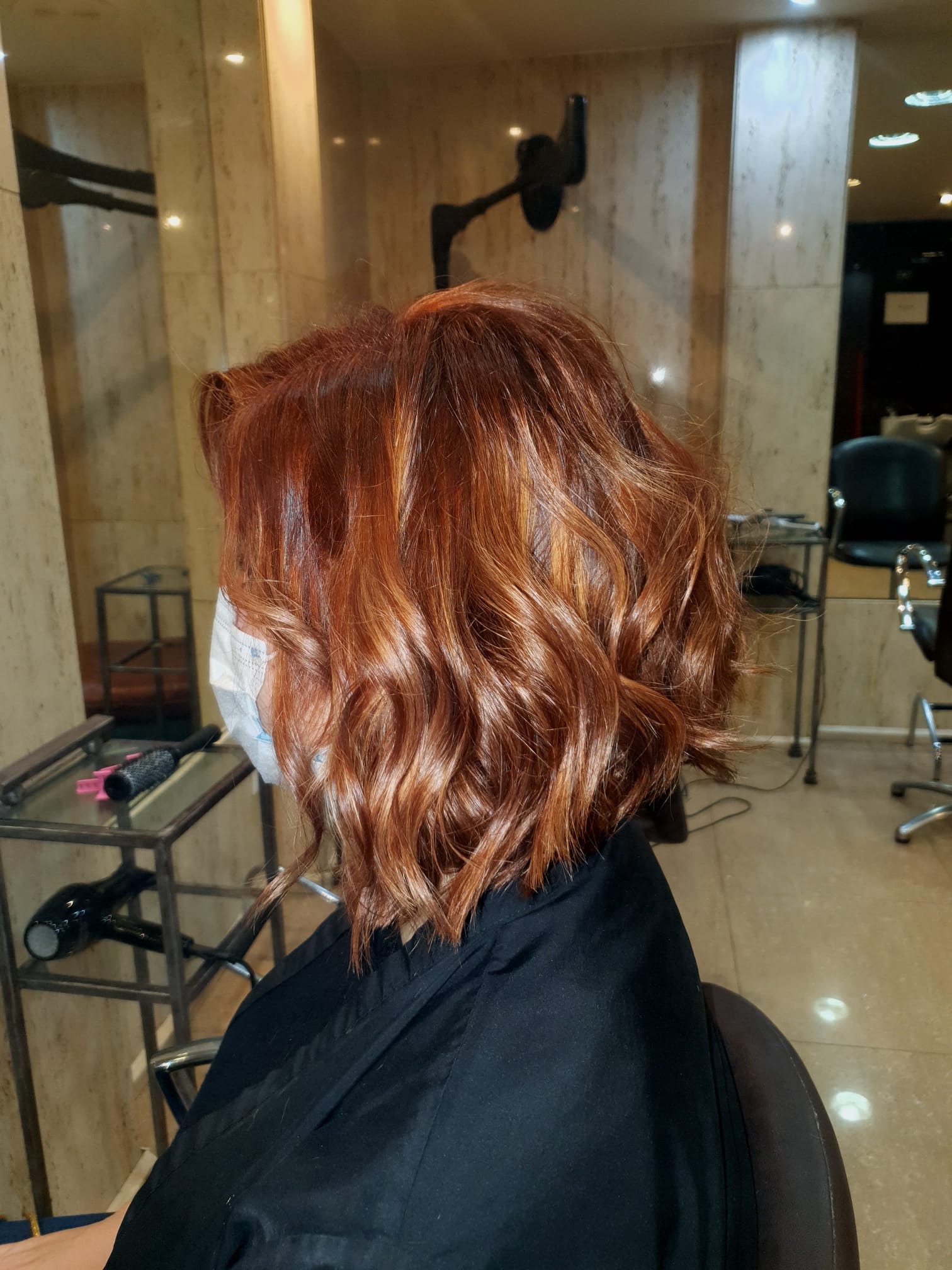 Corte bob de ondas rotas color ronze